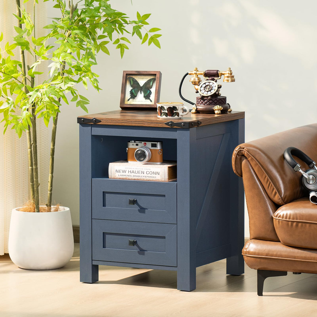 Set of 2 Nightstands with Charging Station and 2 Drawers C424